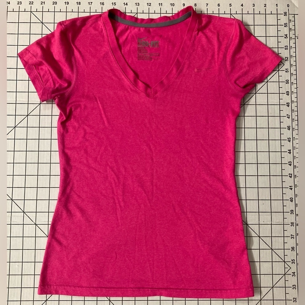 Nike Dri-Fit Women’s Size Medium Pink Regular Fit Tee